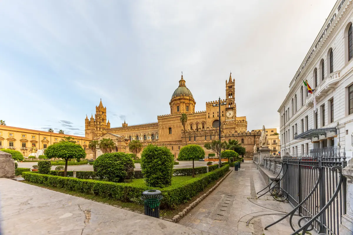 Catedral de Palermo, na Sicília, com sua arquitetura histórica