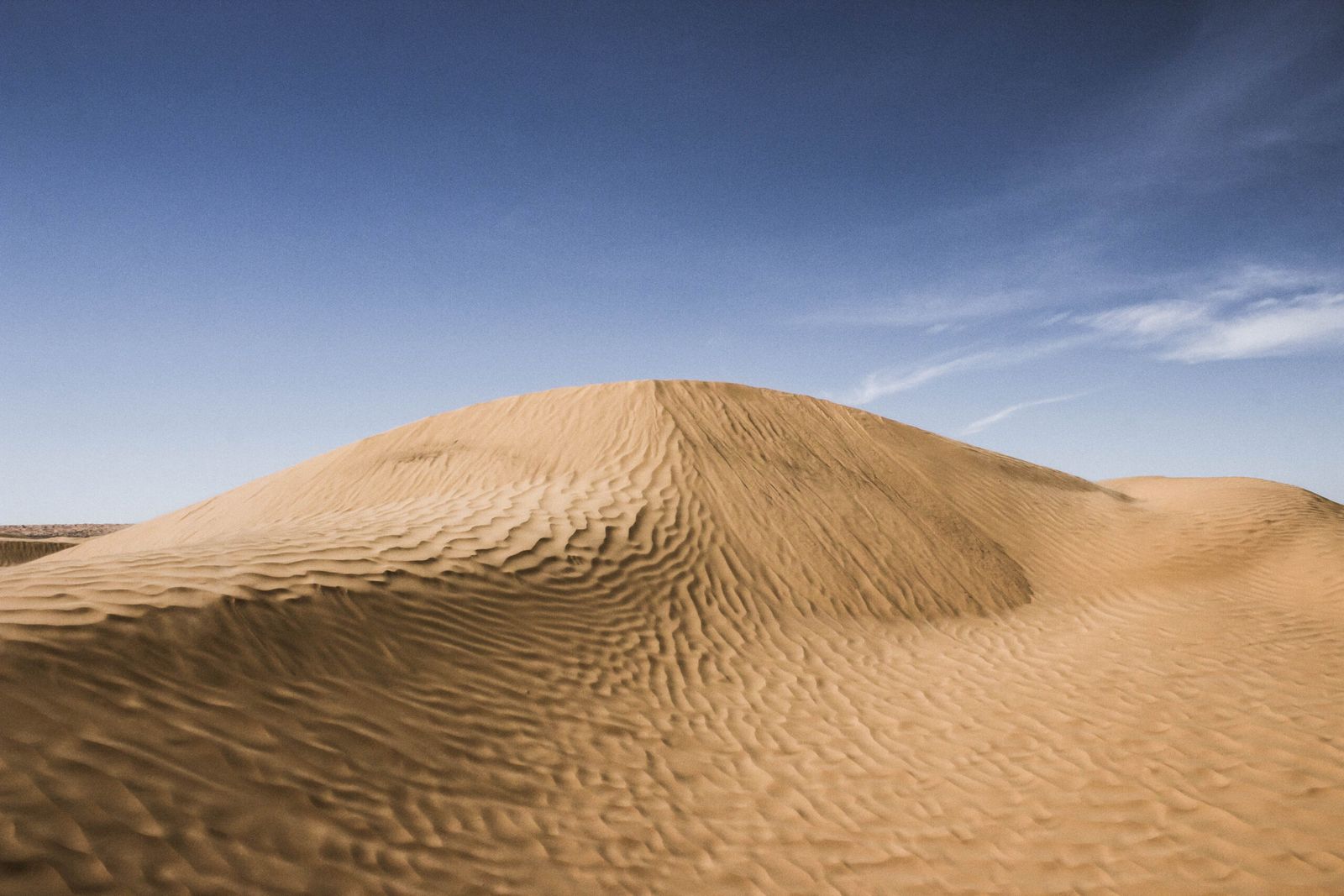 Dunas de areia na região de Ksar Ghilane, Tunísia