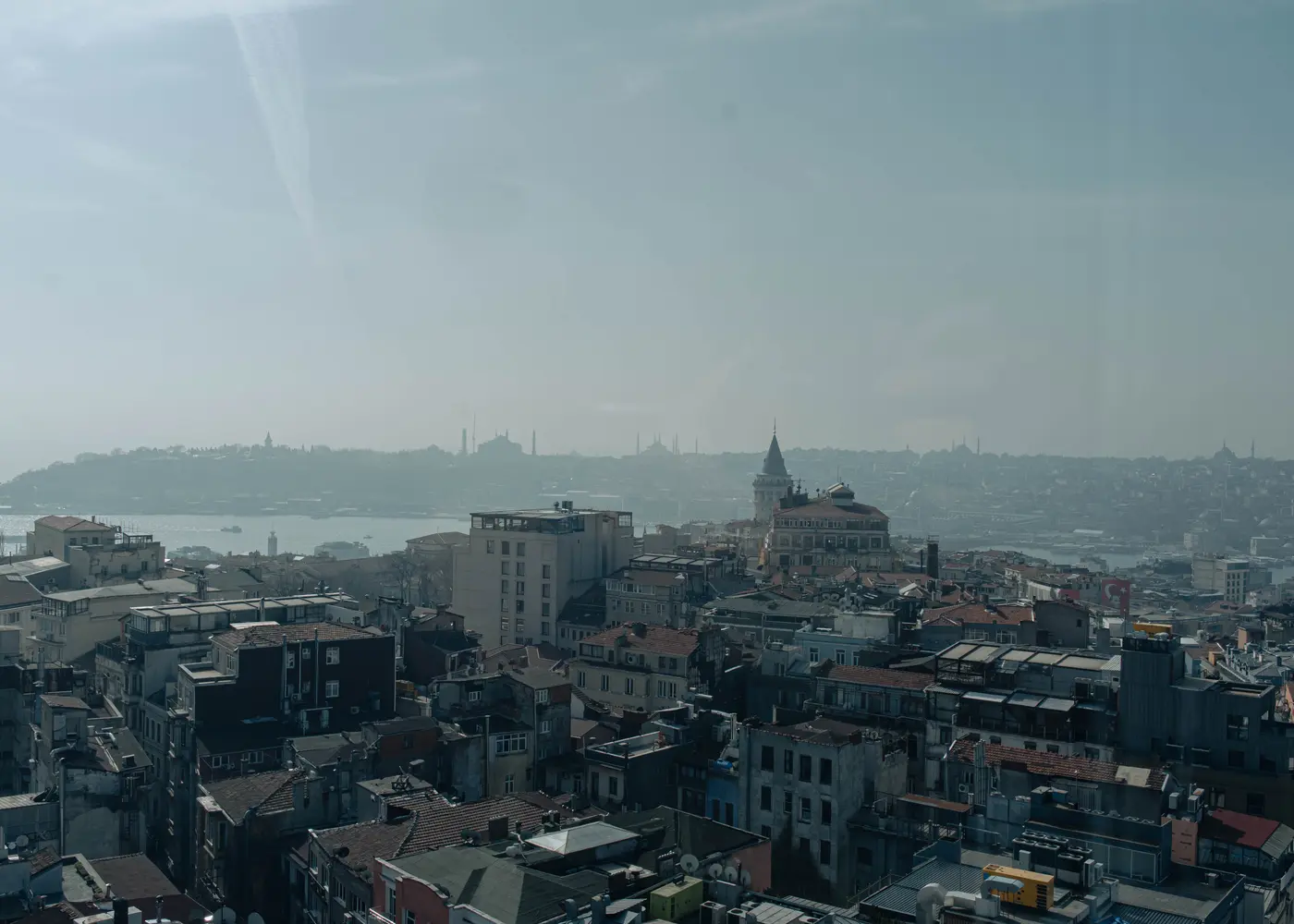 Vista de Istambul com a Torre de Gálata e o Bósforo