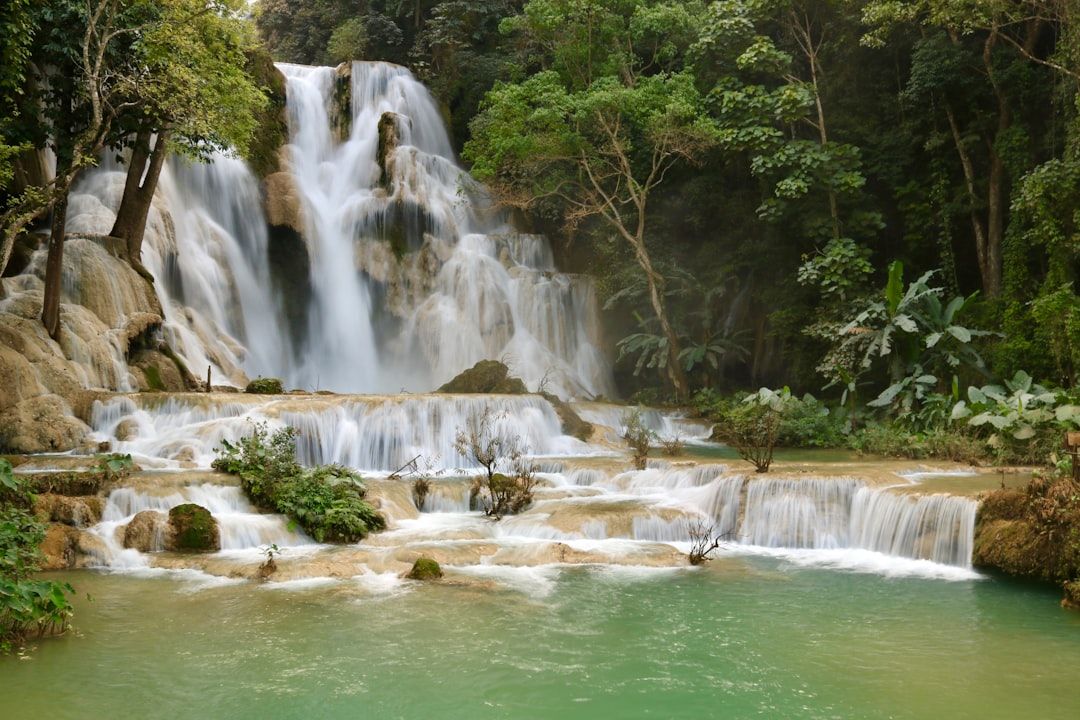 Cachoeiras de Kuang Si próximas a Luang Prabang, Laos