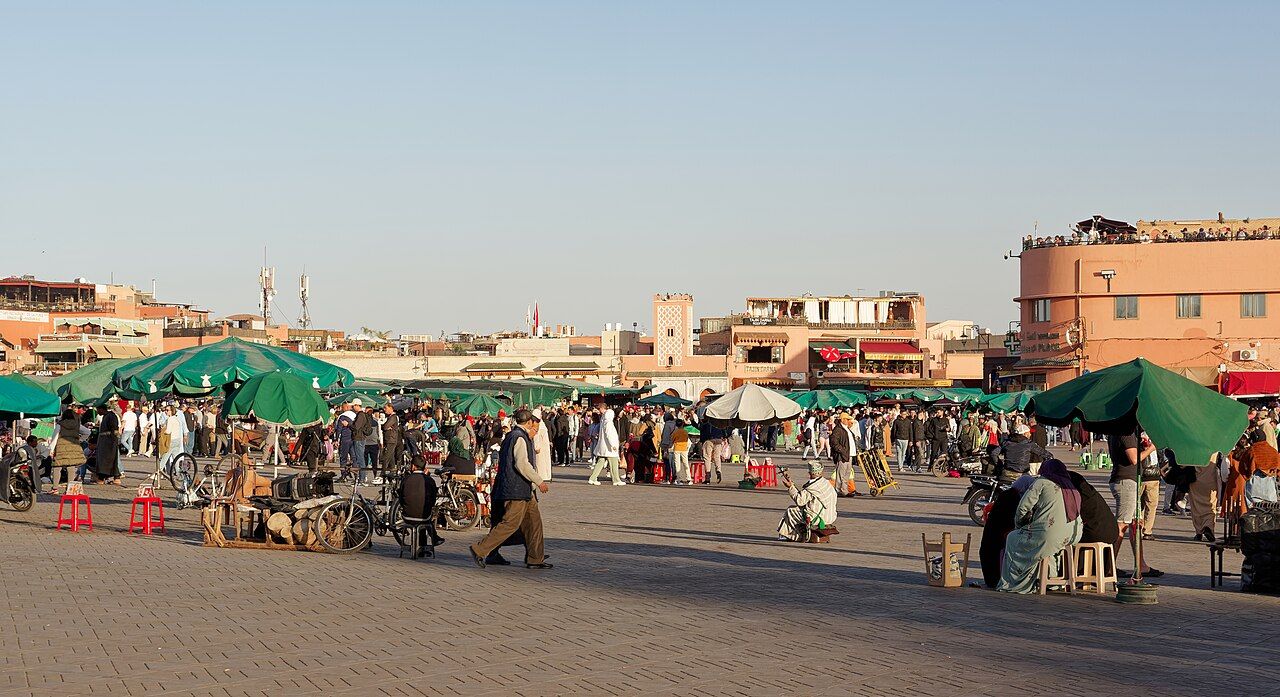 Praça e paisagem urbana de Marrakech