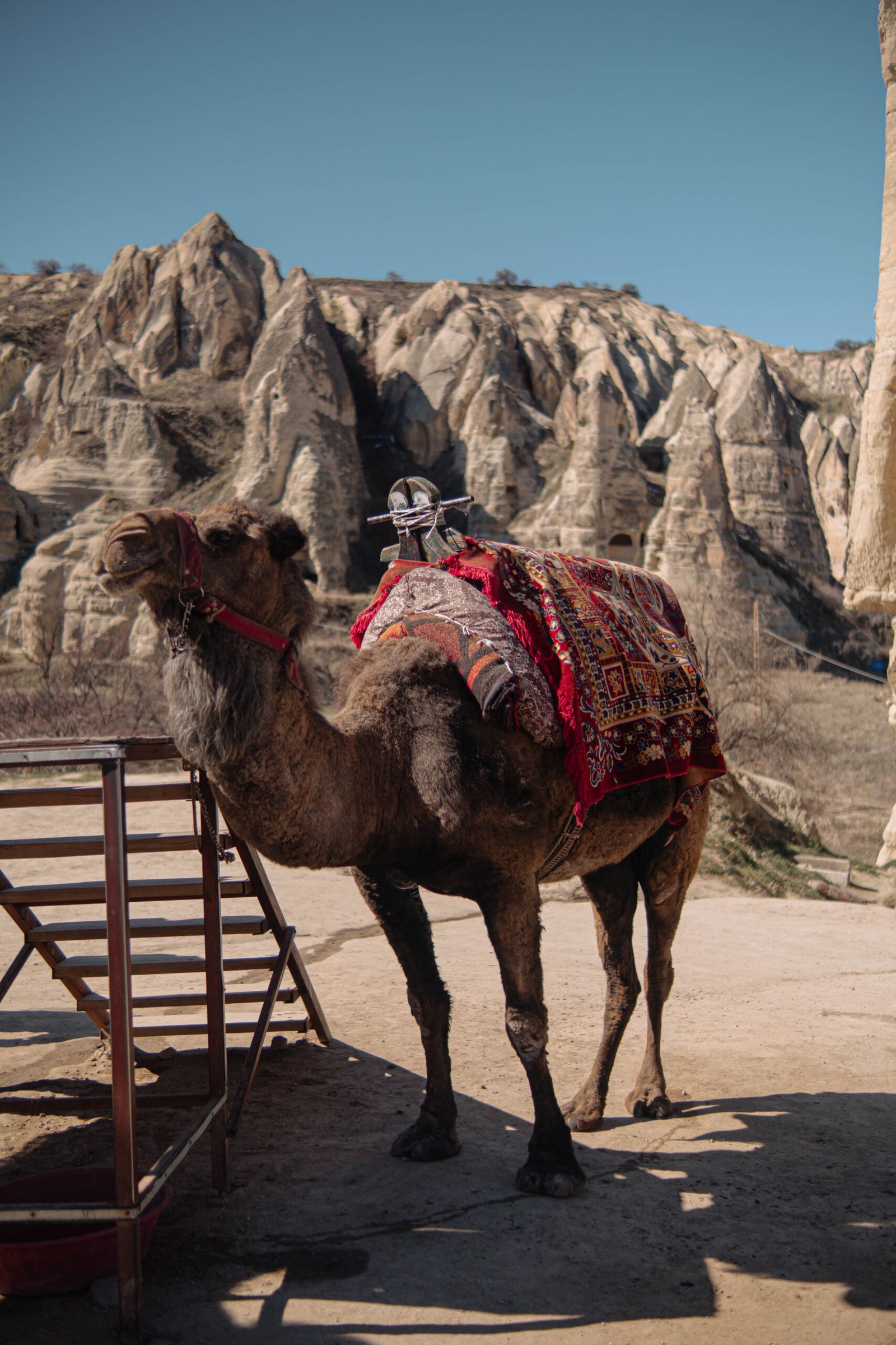 Paisagem da Capadócia com formações rochosas e tradição local, Turquia