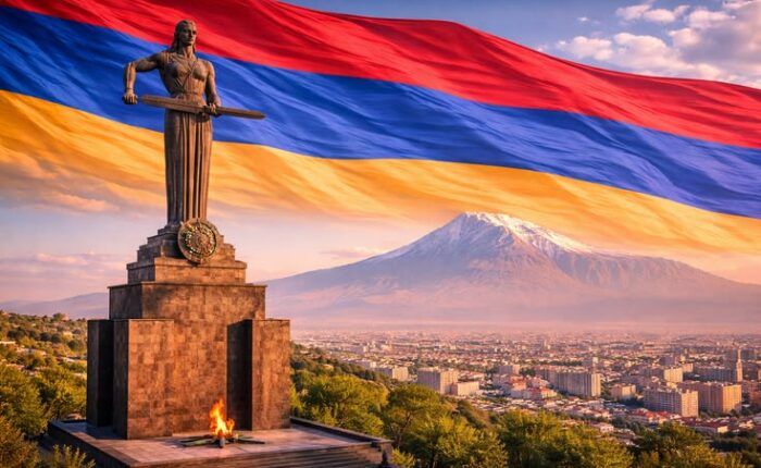 Monte Ararat ao fundo e monumento Mãe Armênia em Yerevan