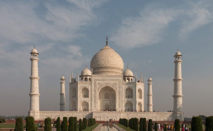 Taj Mahal visto de frente em Agra, Índia
