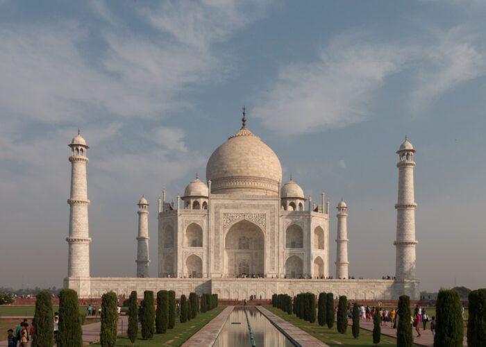 Taj Mahal visto de frente em Agra, Índia