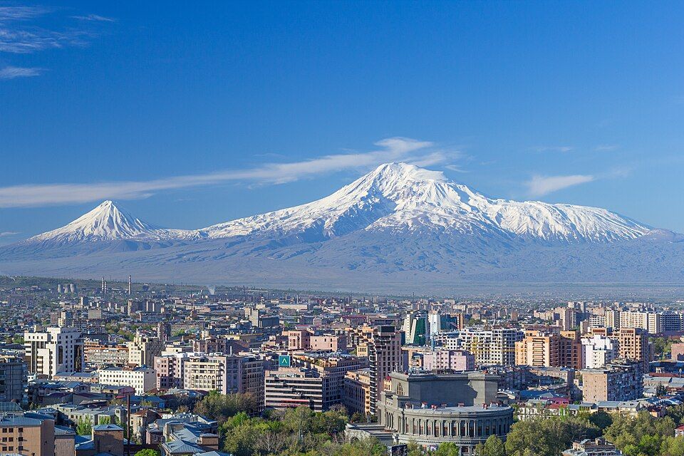 Vista de Yerevan com o Monte Ararat ao fundo na primavera