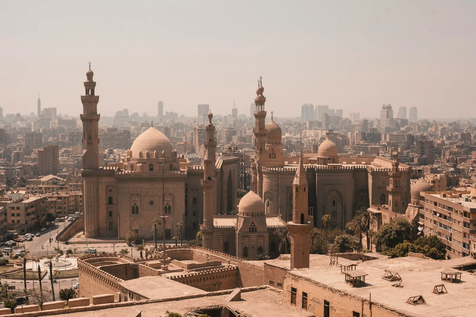 Mesquitas históricas e paisagem urbana do Cairo, no Egito