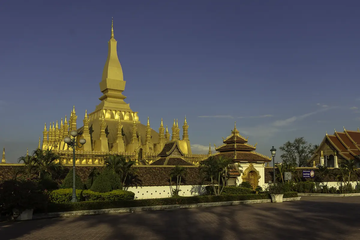Stupa dourada Pha That Luang em Vientiane, capital do Laos