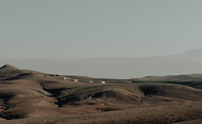 Paisagem rochosa do deserto de Agafay, no Marrocos.