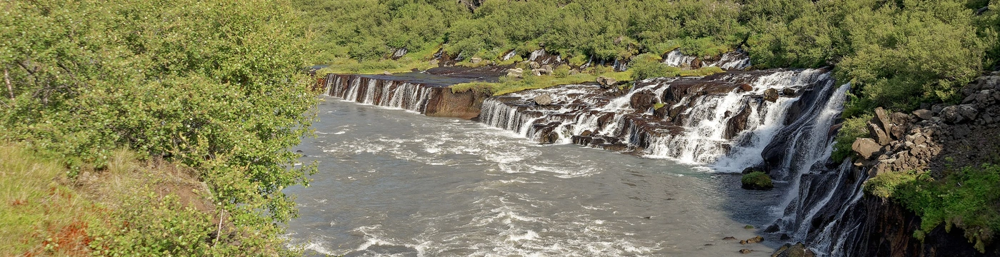 Hraunfossar, na região oeste da Islândia.