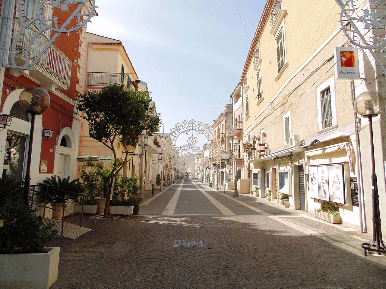 Centro de San Giovanni Rotondo, cidade do dia livre dedicado aos caminhos de Padre Pio