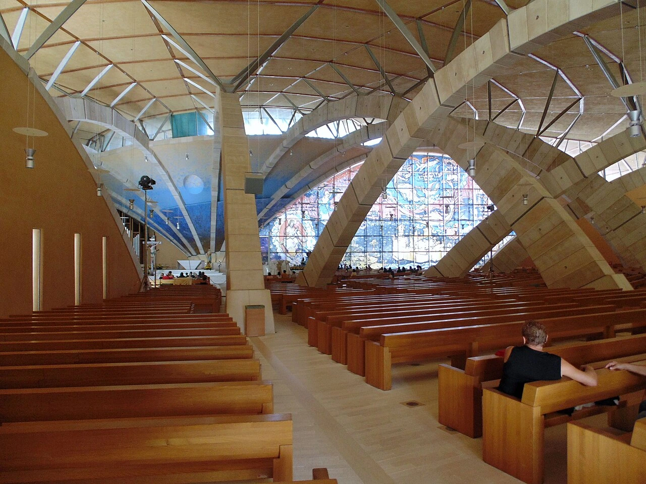 Interior da igreja de San Pio da Pietrelcina, imagem de contexto do dia livre