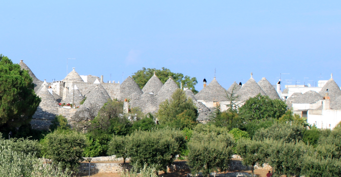 Trulli de Alberobello, com construções de pedra e telhados cônicos