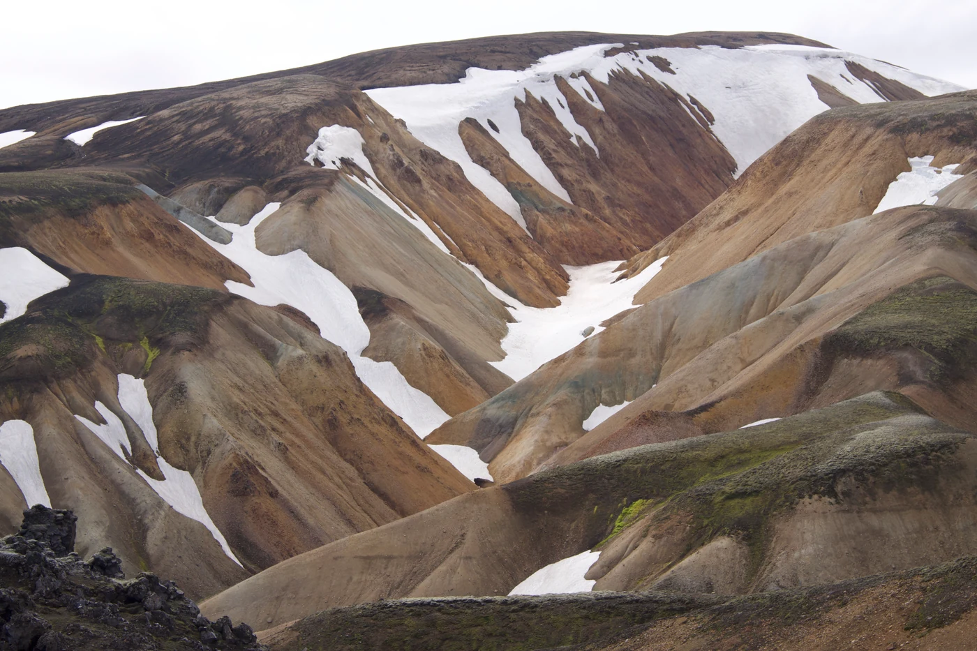 Paisagem de Landmannalaugar fotografada no verão islandês