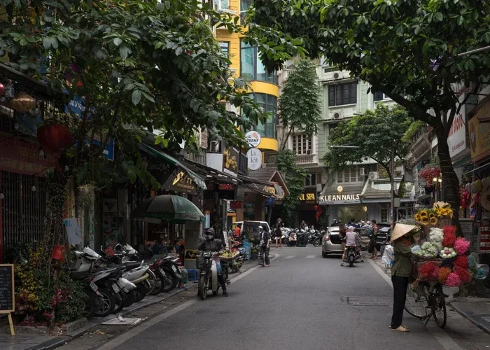 Rua do Bairro Antigo de Hanói, ponto de partida da viagem pelo Vietnã.